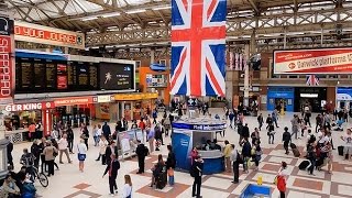 A Walk Through The London Victoria Station London England [upl. by Peedus]